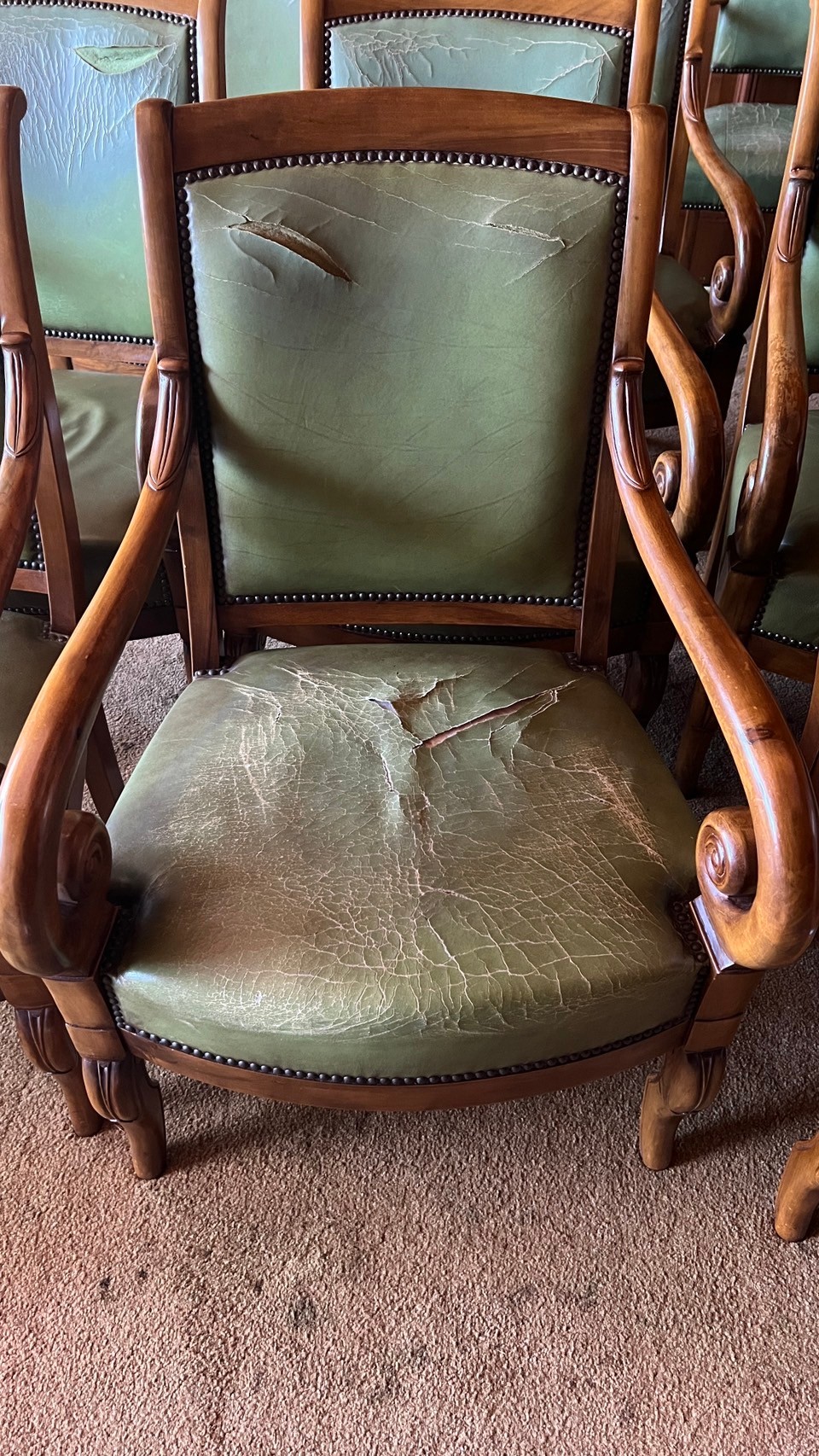 バロッサバレンティの椅子 本革ダイニングチェア レザーの張り替え修理